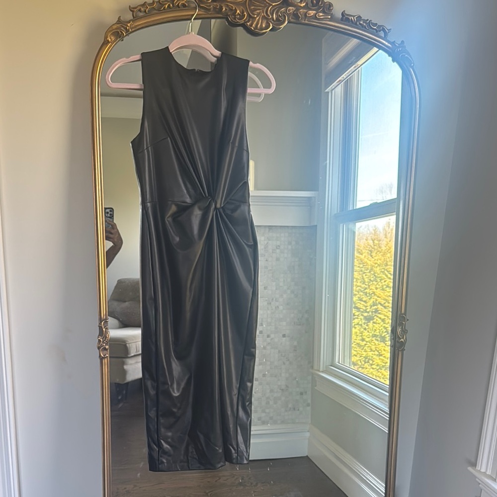 Elegant Black Sleeveless Express Dress